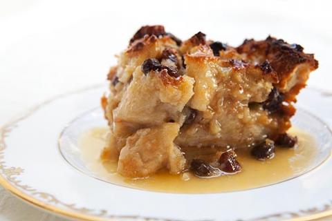 new-orleans-bread-pudding-rum-sauce